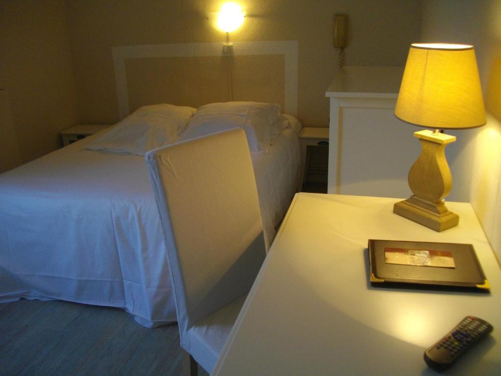 Hôtel Pacific Calais Exterior foto